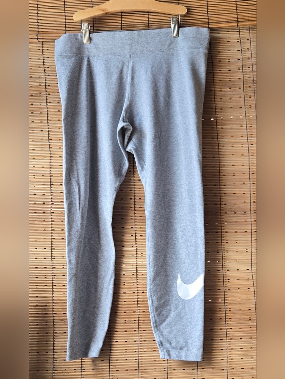 Nike Women's Gray Logo Leggings Size XL Athletic Yoga Workout Stretch Pants